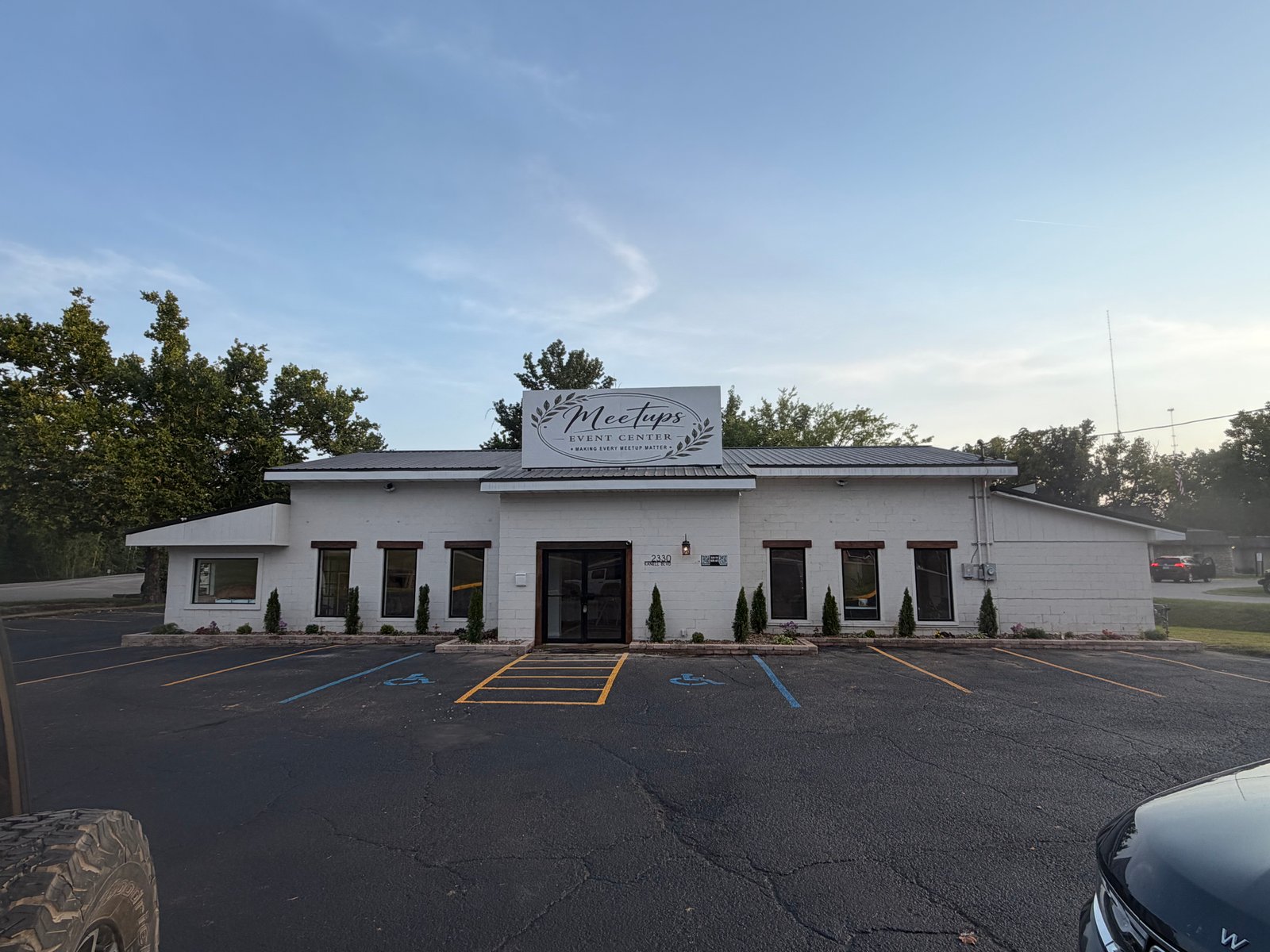 Exterior view of MeetUps Event Center in Poplar Bluff, Missouri, showing the welcoming building entrance and accessible parking for community gatherings
